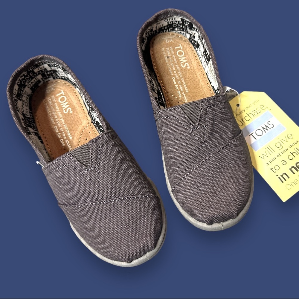 πHOST PICKπ NWB TOMβs Ash Grey Kids Canvas Slip On. Size K12 π§π»π§πΌπ§πΎ - Picture 3 of 11